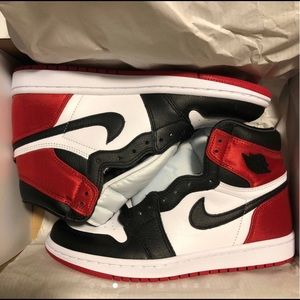 Air Jordan 1 High Retro Satin Black Toe 7W/5.5M